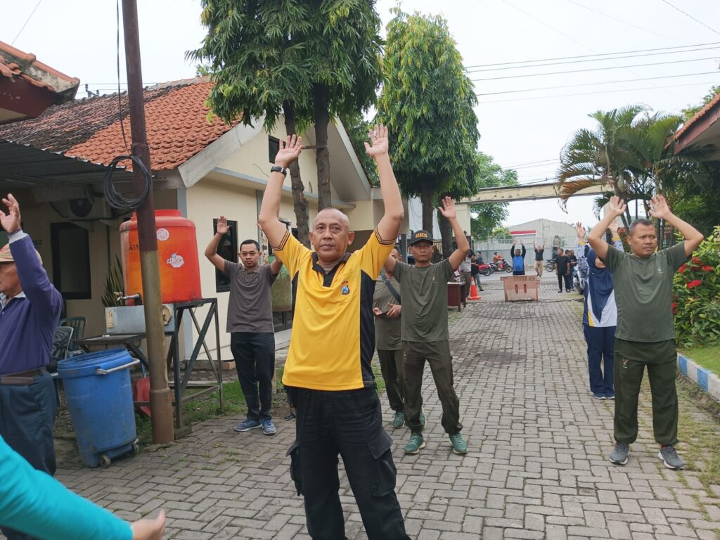 Personel Polsek Krian Ikuti Senam SKJ Bersama Forkopimka, Perkuat Sinergi dan Kebugaran Anggota