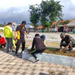 Karya Bakti Koramil Sangkapura Bersama Stakeholder, Percantik Alun-alun Kecamatan