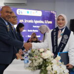 Farmasi UHT Kukuhkan 29 Apoteker Baru, Siap Berkarya untuk Indonesia