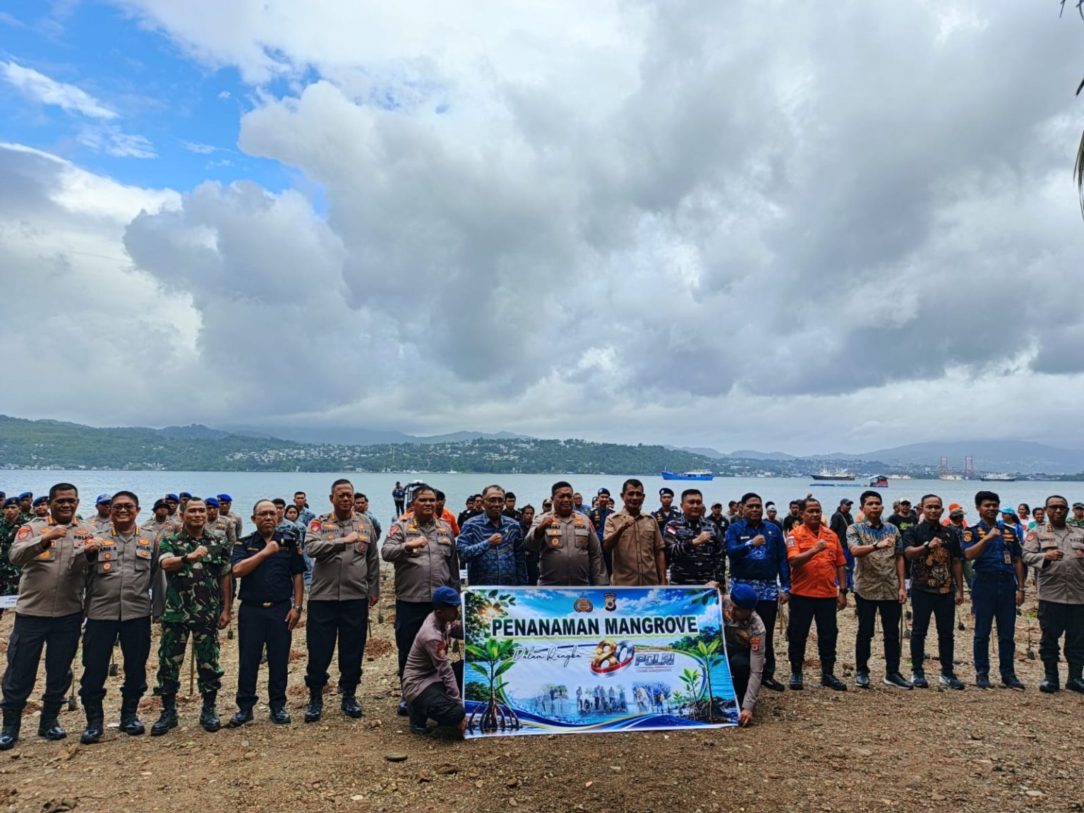 Kodaeral IX Hadiri Penanaman Mangrove Bersama di Teluk Ambon