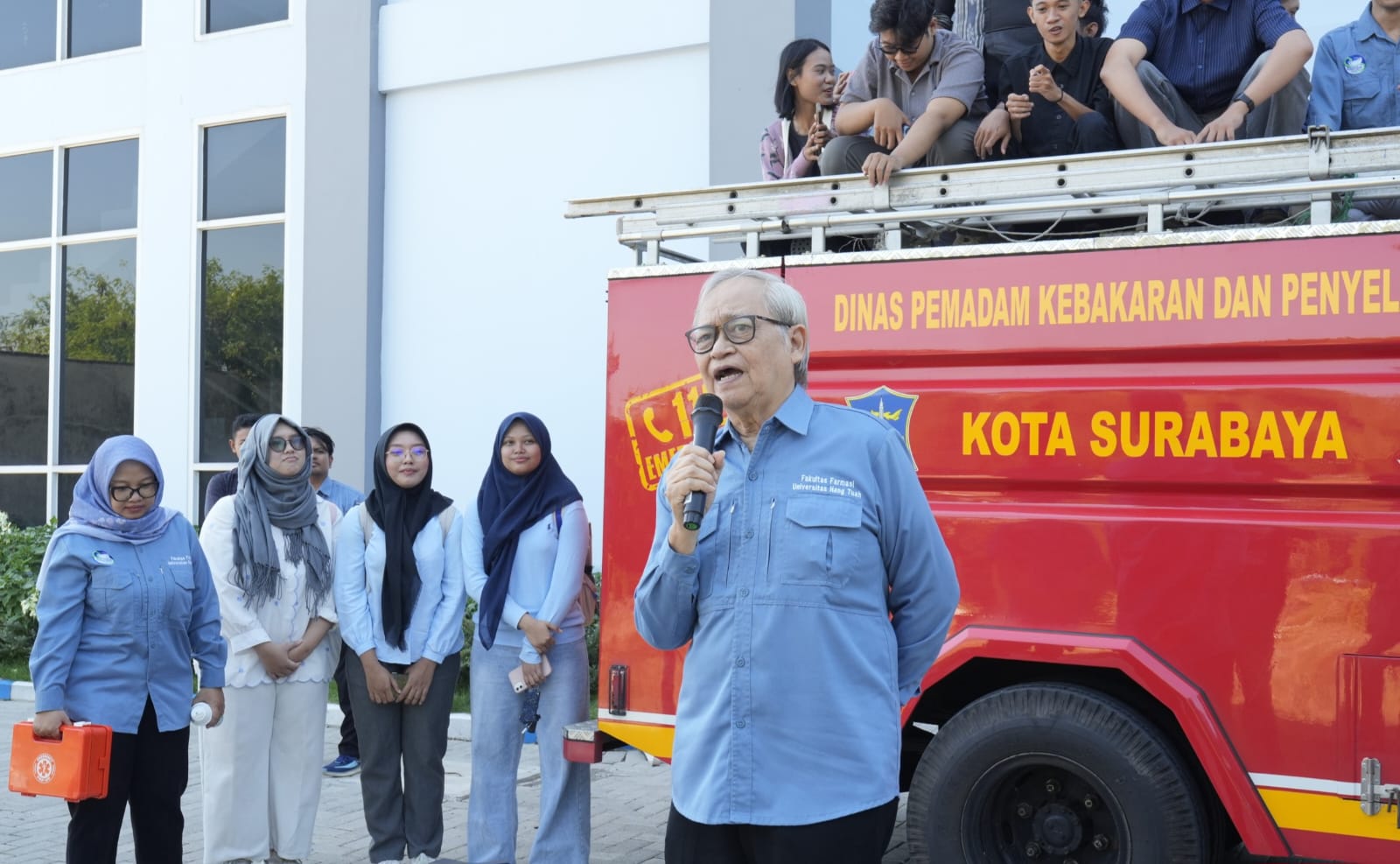 Fakultas Farmasi UHT Perkuat Budaya Keselamatan Lewat Pelatihan Kesiapsiagaan Kebakaran